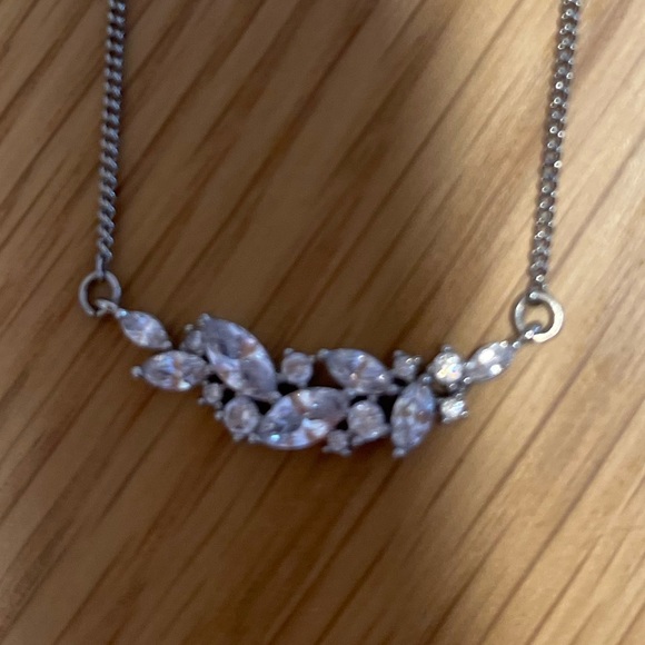 Intricate Crystal Necklace - Picture 4 of 4